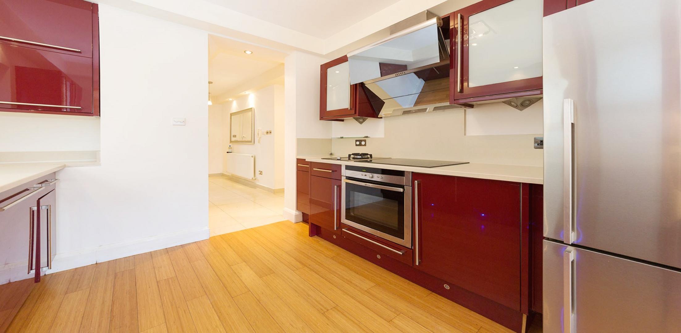 			5 BEDROOMS, 3 BATHROOMS, 5 Bedroom, 1 bath, 1 reception House			 Ridge Hill, GOLDERS GREEN